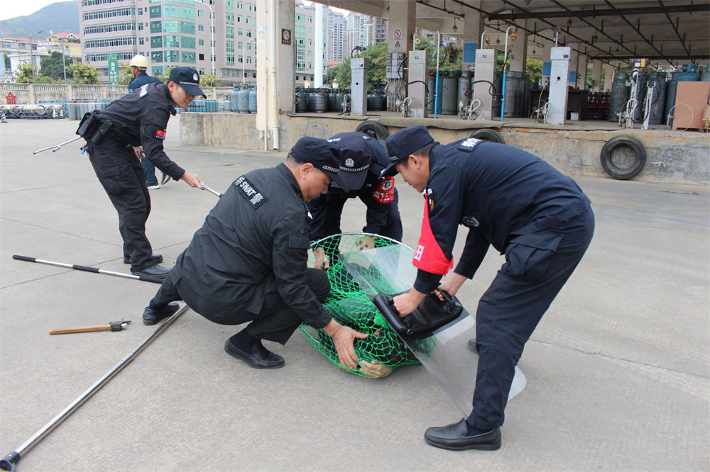 4、特警制服歹徒.JPG